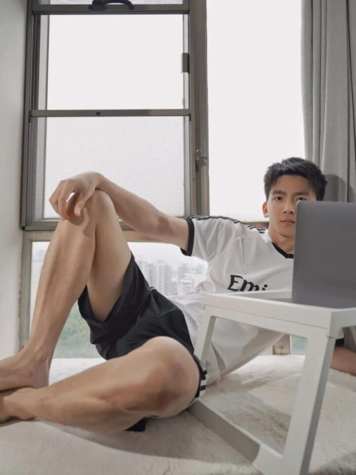 白袜广州体育生学长，一看X欲就很强！ - 图1