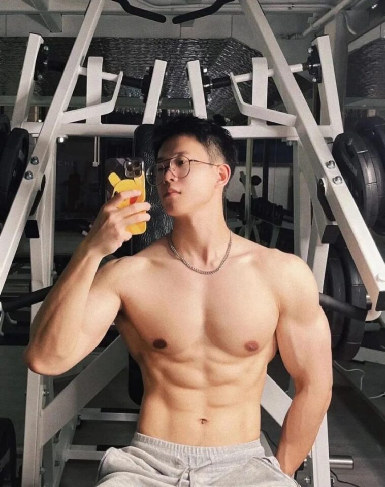 斯文禽兽？这个186CM眼镜大肌霸肌肉男红极一时 - 图8