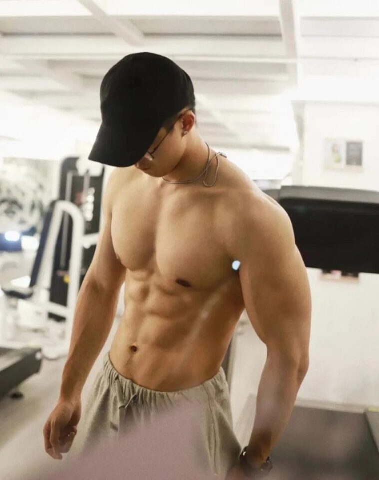 斯文禽兽？这个186CM眼镜大肌霸肌肉男红极一时 - 图10