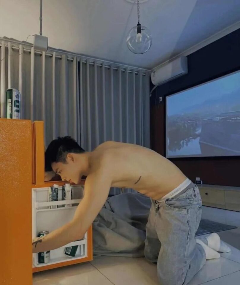 浓眉大眼帅哥，野性大花臂，小红书博主太可了 - 图7