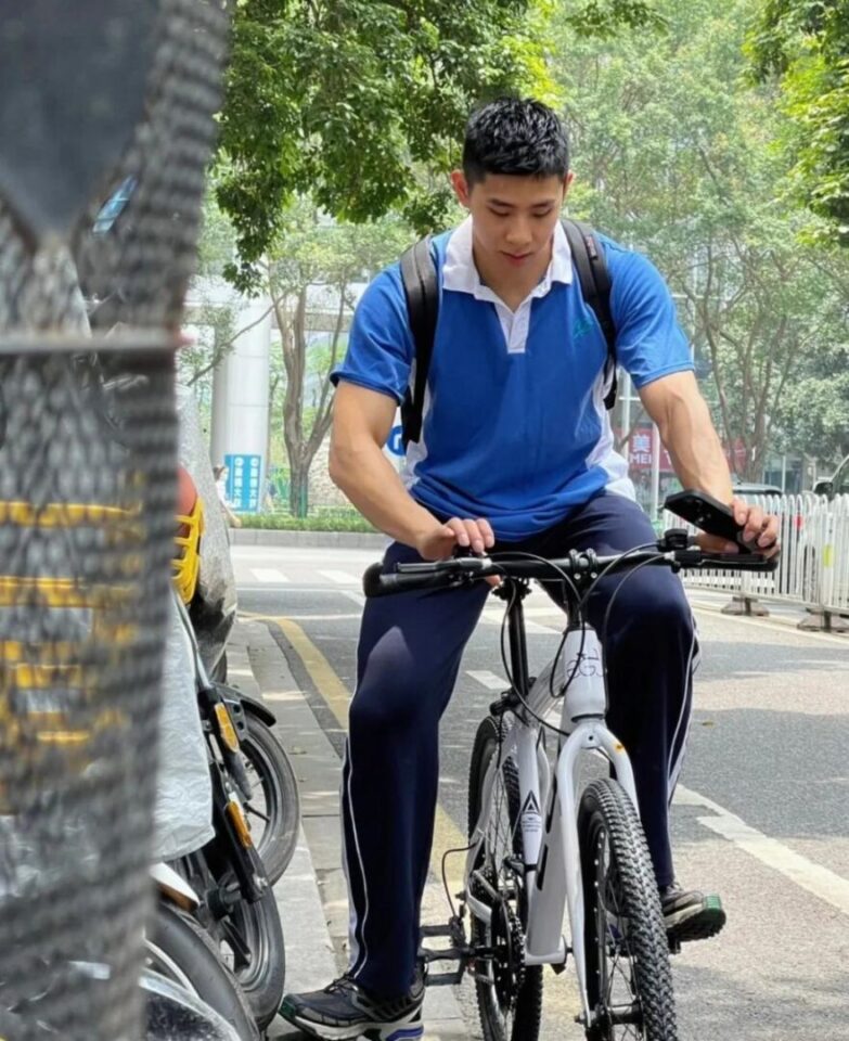 篮球高中生弟弟？阳光帅气青筋肌肉也肉体太香了 - 图3