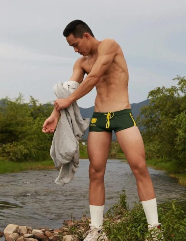 00后浙江寸头跳高体育生大胆拍男色写真，公狗腰太硬了！