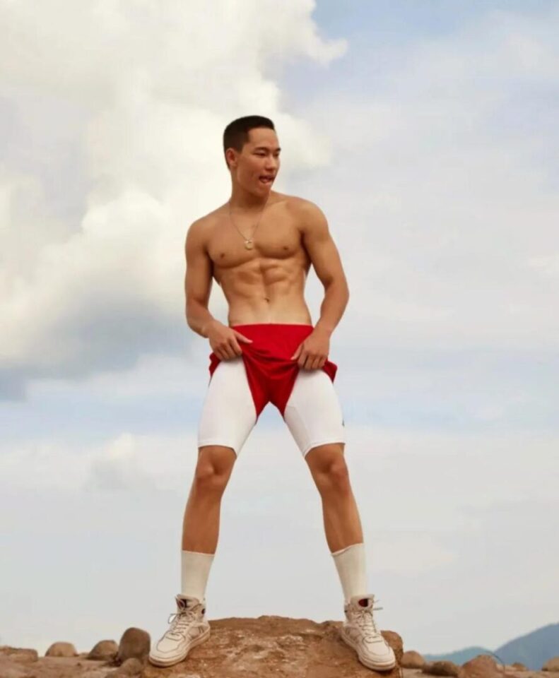 00后浙江寸头跳高体育生大胆拍男色写真，公狗腰太硬了！