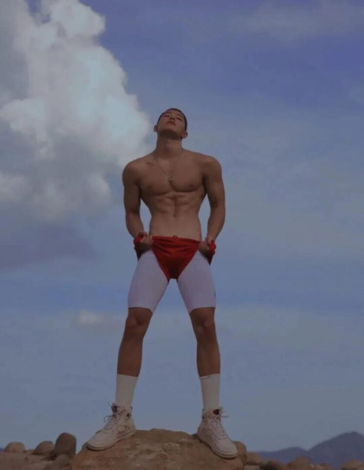 00后浙江寸头跳高体育生大胆拍男色写真，公狗腰太硬了！