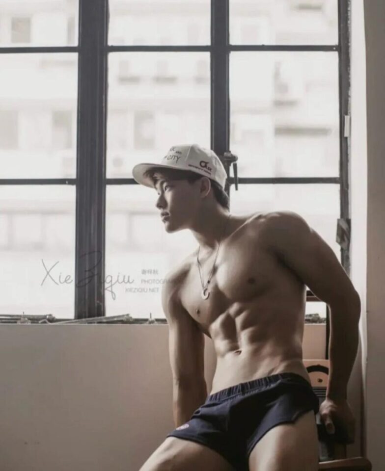 00后浙江寸头跳高体育生大胆拍男色写真，公狗腰太硬了！
