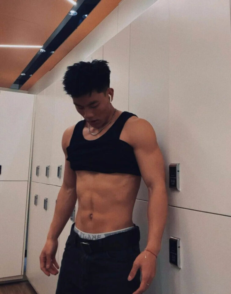云南大雕？187cm黑皮体育生直男更衣室被拍 - 图6