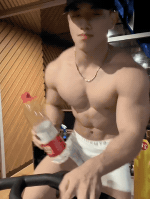 第一次见脱衣直播和白内裤直播！肌肉帅哥天花板 - 图9
