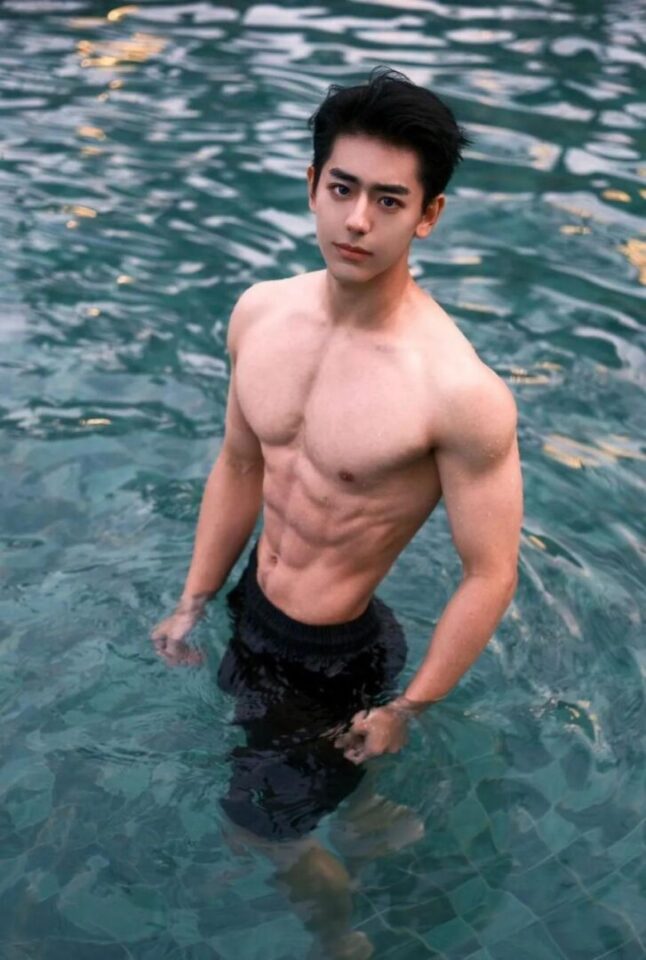 小红书上的浓眉腹肌小哥来了，八块腹肌太帅了吧！ - 图2