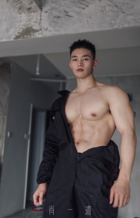 肖一遣男体摄影：大肌霸工装帅哥，实力强大 - 图2