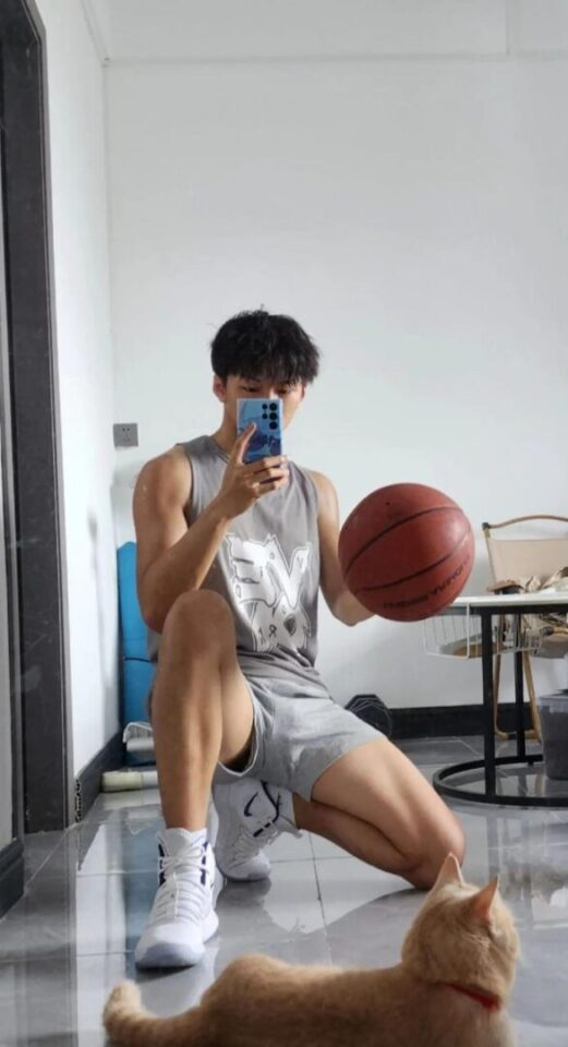 [长图文]广东186CM的薄肌篮球体育生帅哥，还是男大！ - 图6