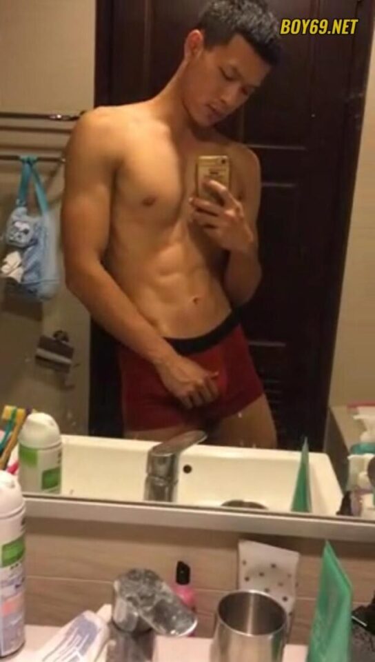 极品18cm大屌体育生帅哥胡鸿群视讯飞机50分钟合集 [大基社精品] - 图1