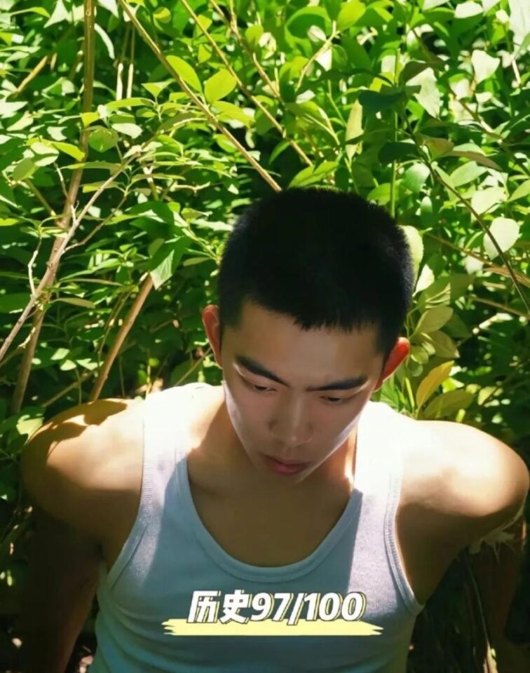 同济大学大一！发育太棒！不愧是刘希平看上的帅哥 - 图7