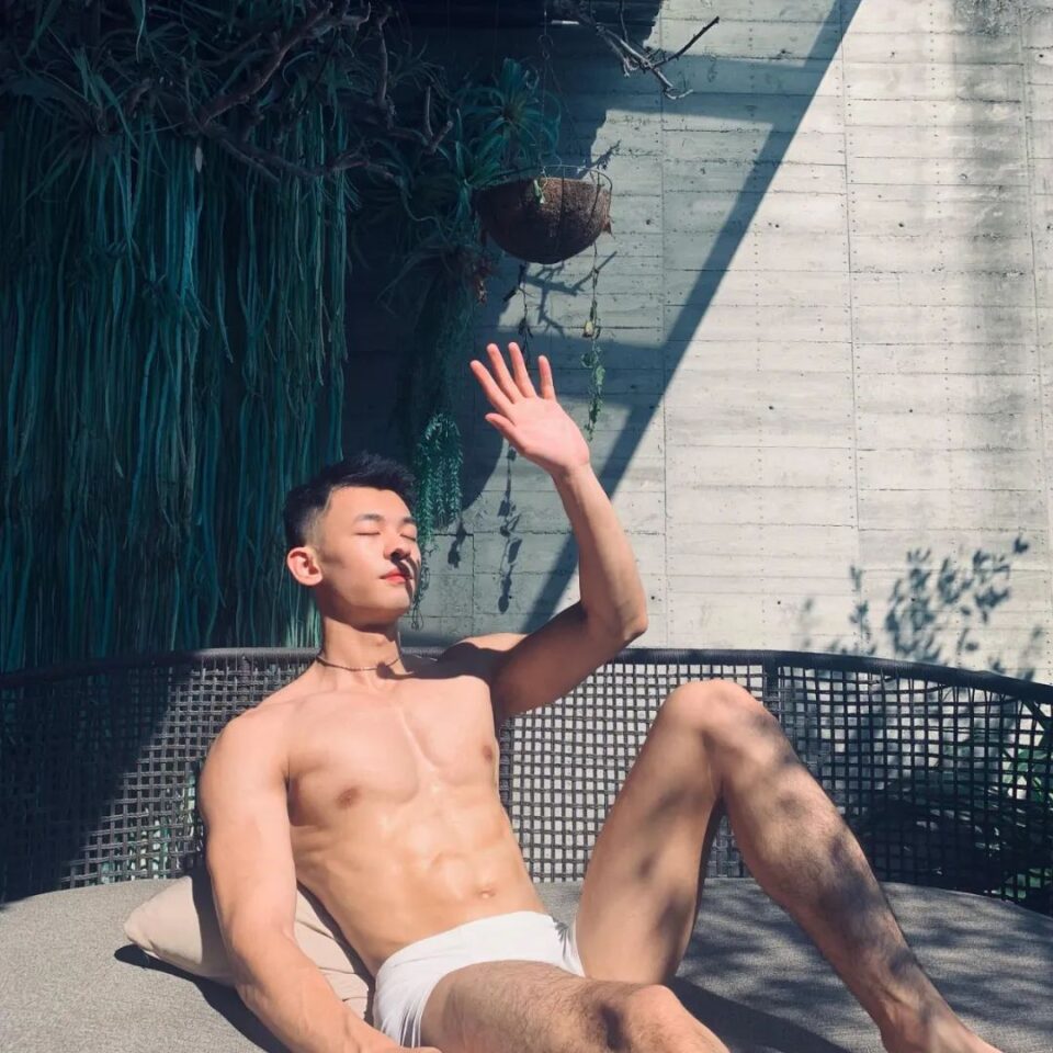 这个帅哥推特上放飞自我，长的太大器了！有动图！ - 图6