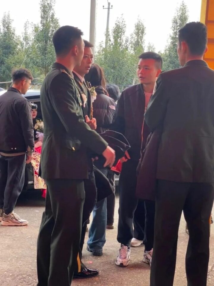 这个兵哥哥最近好火！寸头爷们帅气顶级荷尔蒙！ - 图3