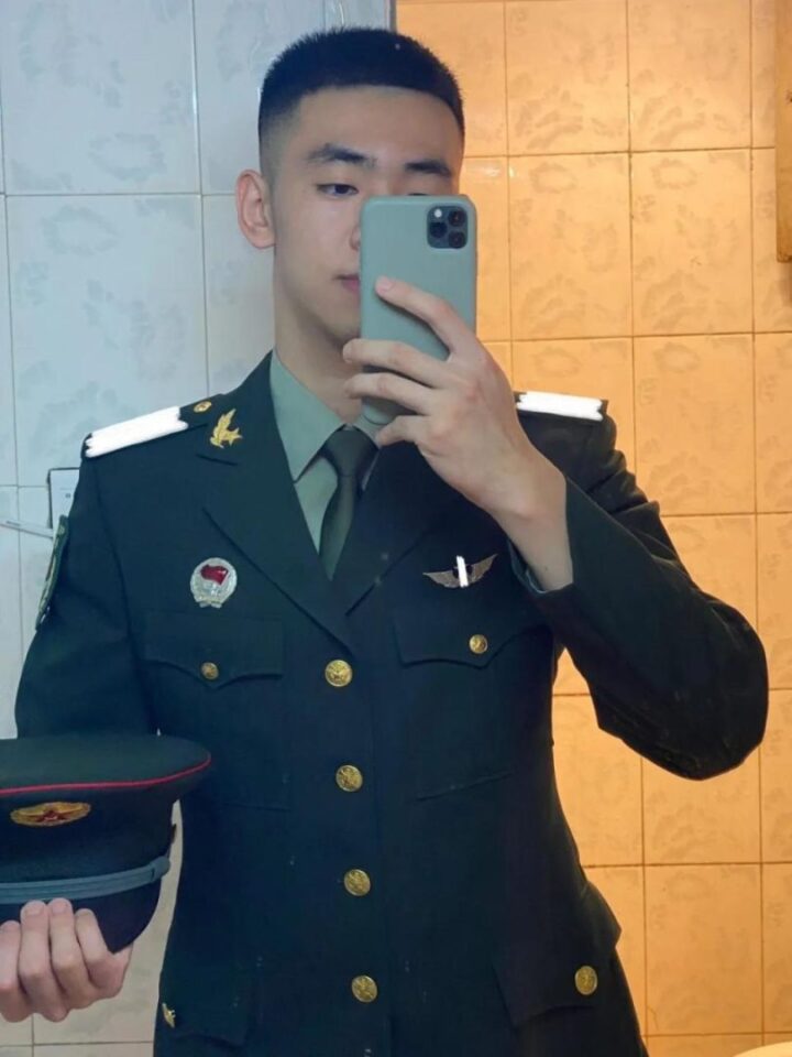 这个兵哥哥最近好火！寸头爷们帅气顶级荷尔蒙！ - 图6