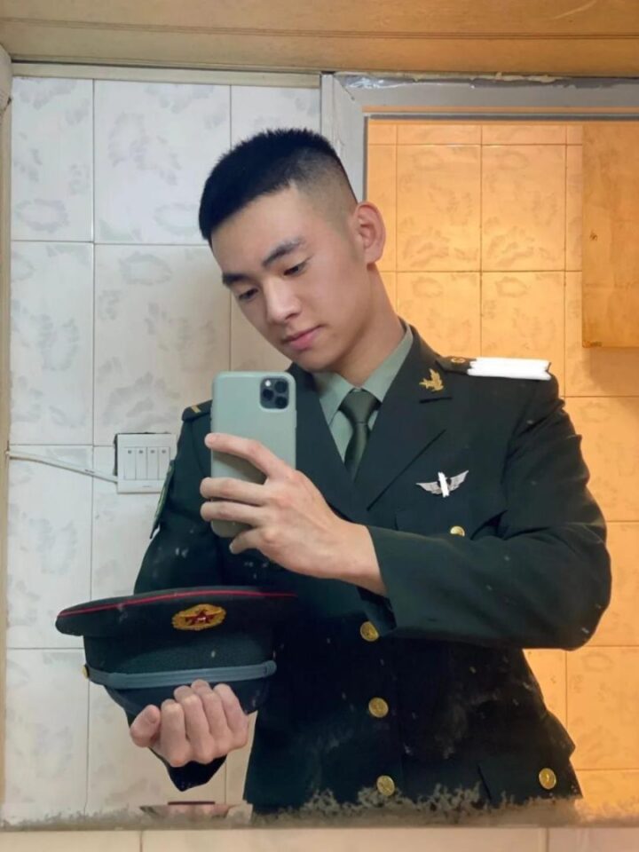 这个兵哥哥最近好火！寸头爷们帅气顶级荷尔蒙！ - 图7