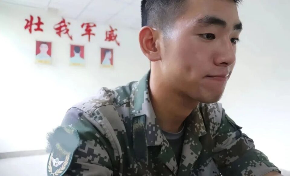 这个兵哥哥最近好火！寸头爷们帅气顶级荷尔蒙！ - 图9