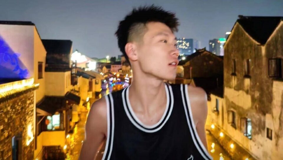 极品东北帅哥 抖音网红 飞机自拍视频合辑 @理想王国 - 图4