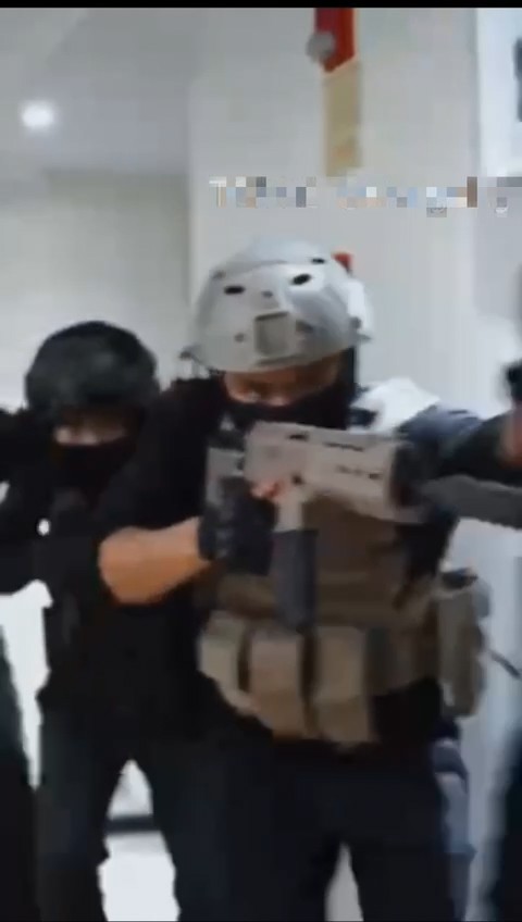 KK睡不着《杀手》系列? 黑丝正装COS诱惑 - 图4