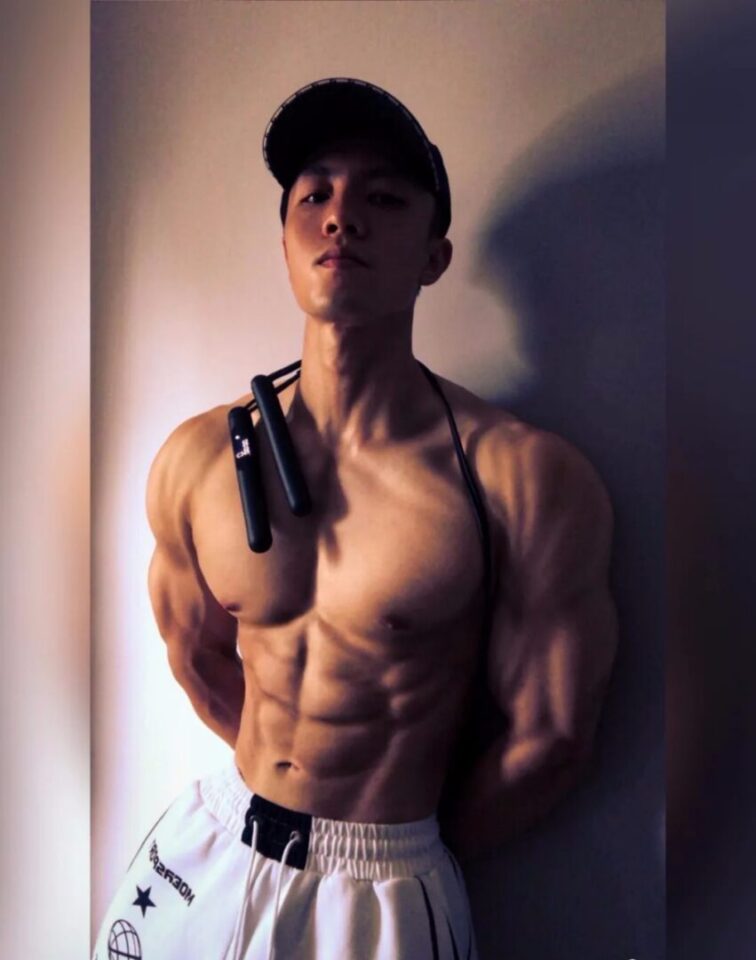 强悍双开门健身直男,摄影照盛气临人 - 图4