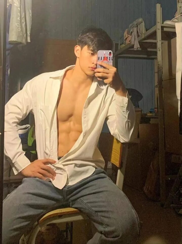 22岁广州体育大学生当上游泳教练，解开皮带玩自拍 - 图5