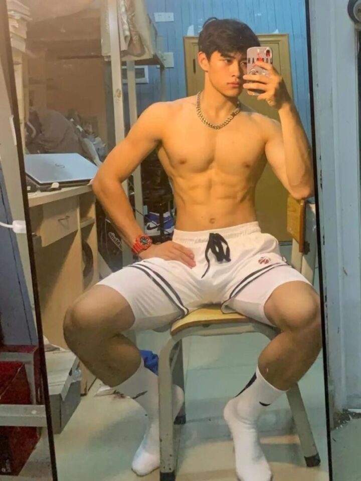 22岁广州体育大学生当上游泳教练，解开皮带玩自拍 - 图6