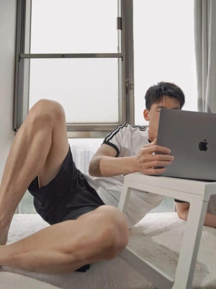 爱穿白袜的广州体育生学长，这角度拍照真顶！ - 图2