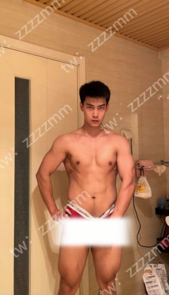 极品纯直男西安体育生被金主视频调教完整30分钟视频，肌肉黑皮大帅哥 - 图3