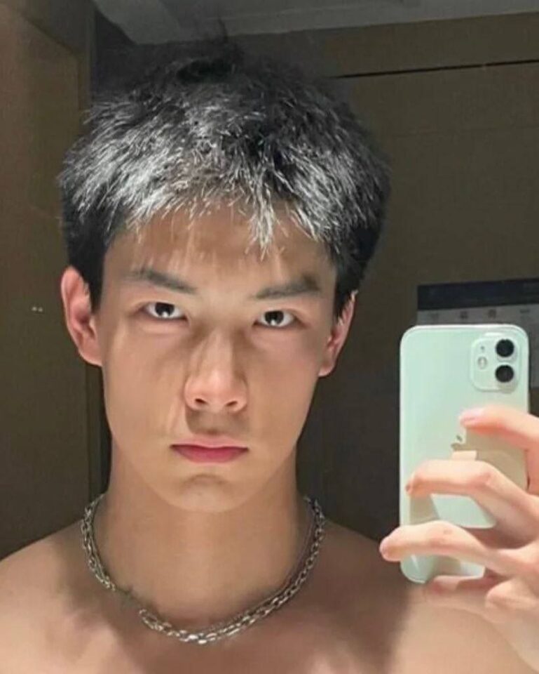 极品纯直男西安体育生被金主视频调教完整30分钟视频，肌肉黑皮大帅哥 - 图2