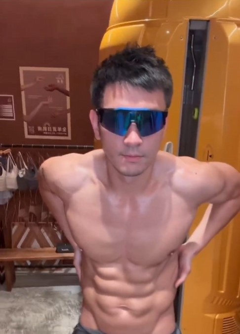 重磅资源合辑！185篮球体育生Joseph极品网黄资源合辑包含ONLYFANS - 图1